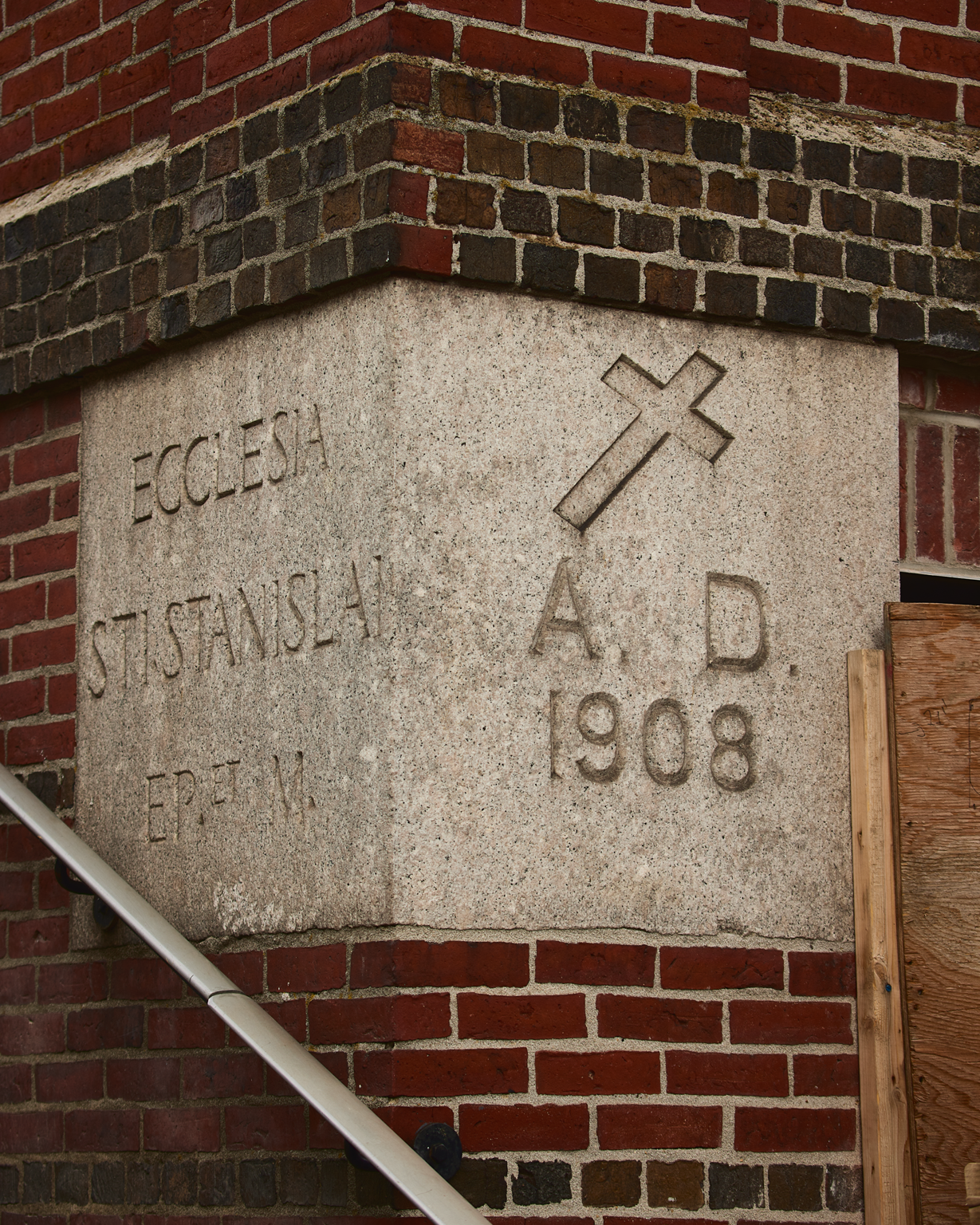Cornerstone reading Ecclesia Sti Stanislai A.D. 1908 with cross at 163 Chestnut Street in Chelsea, Massachusetts